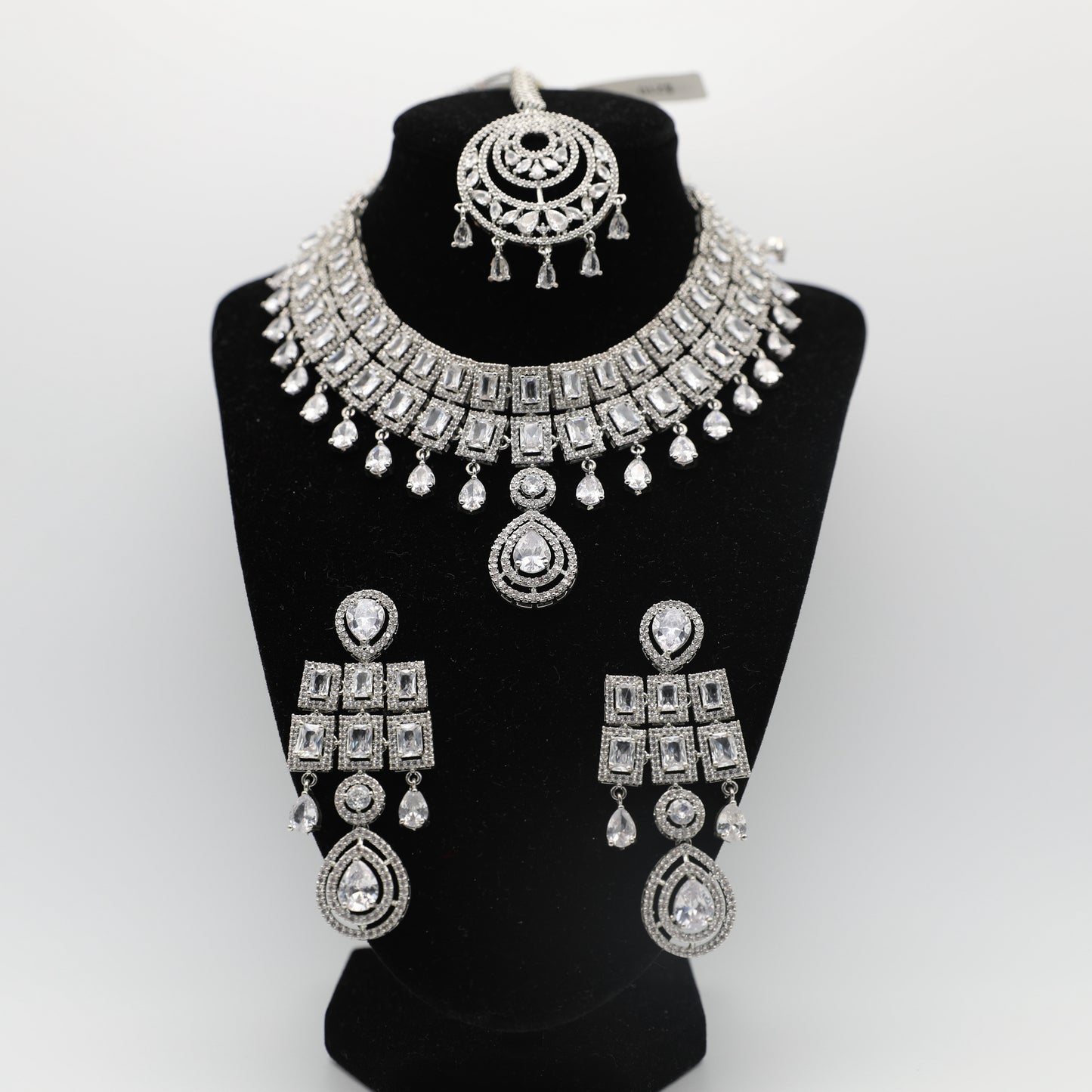 💎 American Diamond Full Set – Necklace + Earrings + Tikka 💎