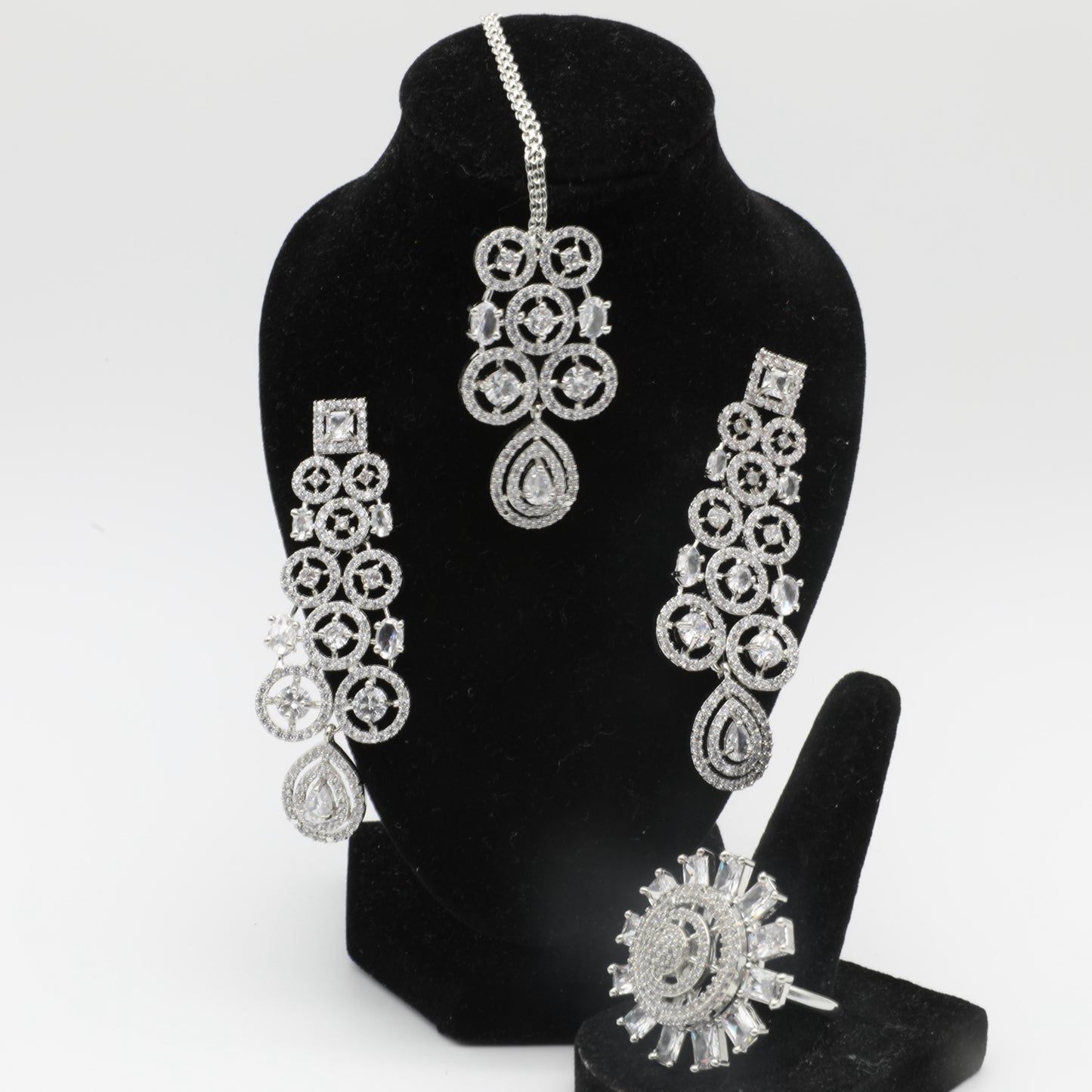 💎 White Bridal American Diamond Jewelry Set – Necklace, Earrings, Tikka & Ring ✨