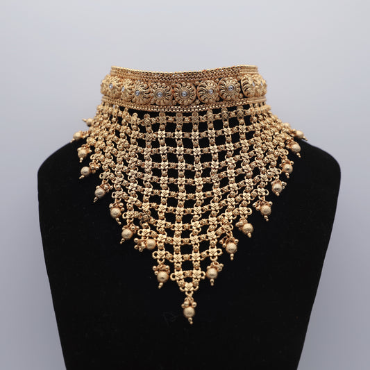 Gold-Plated Necklace Set with Tikka – Necklace, Earrings & Tikka