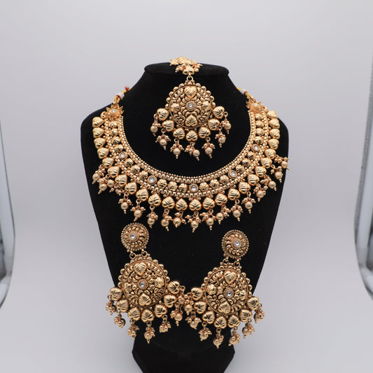 Gold-Plated Necklace Set with Tikka – Necklace, Earrings & Tikka