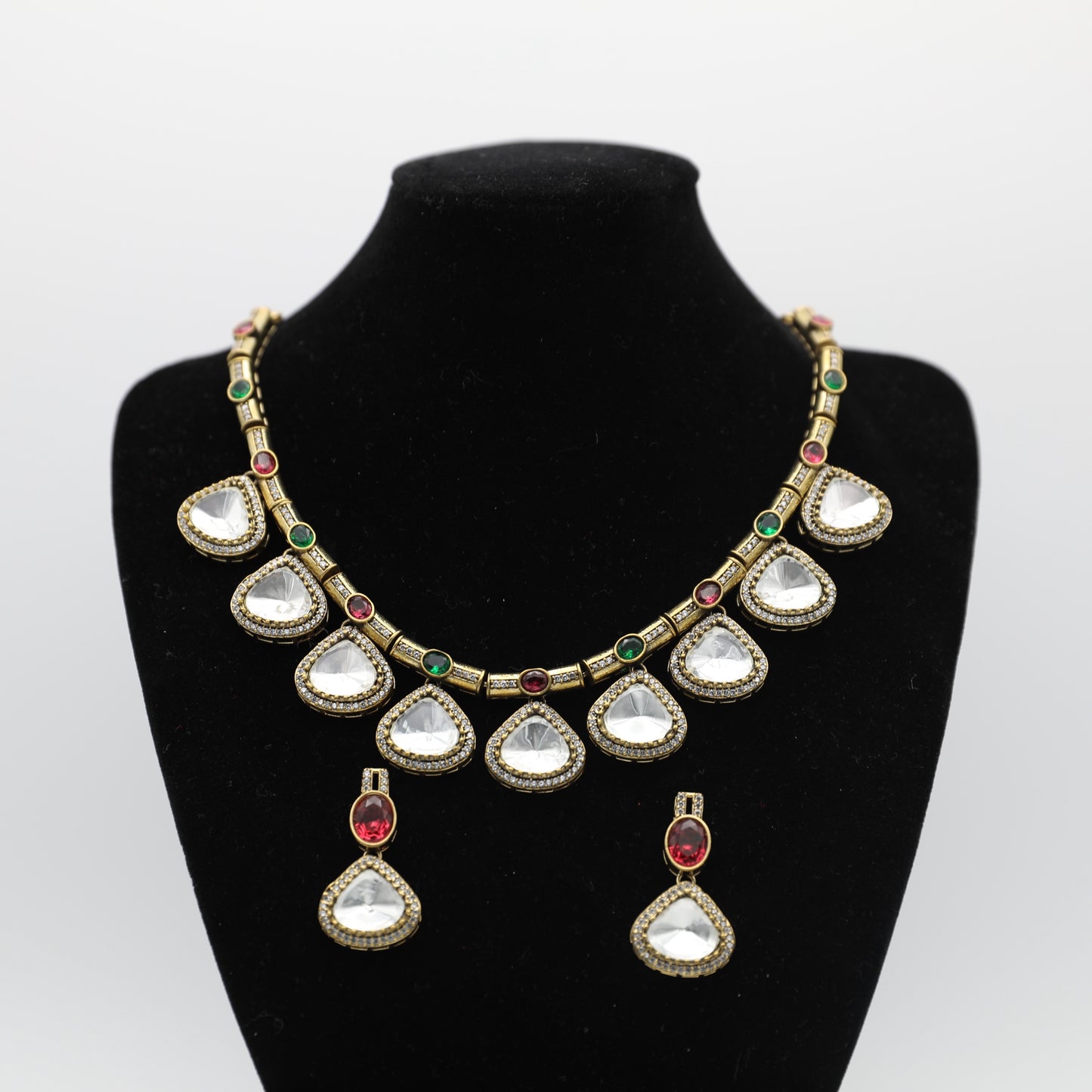 Moissanite Set – Sleek & Premium (💚 Mint, 💎 Ruby-Green, 💜 Purple, 🌈 Multi) 💎✨