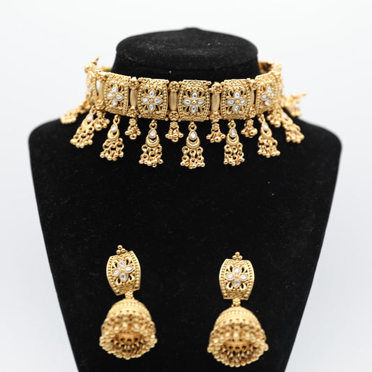🤍 White Gold-Plated Necklace Set – Main Necklace with Earrings