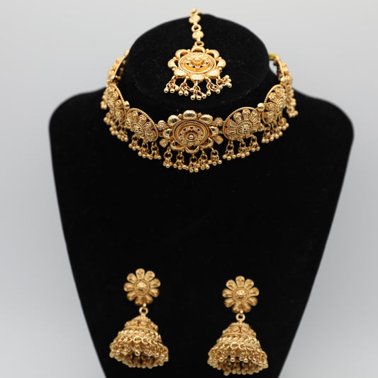 🌸 Gold-Plated Flower Design Necklace Set – Necklace, Earrings & Tikka