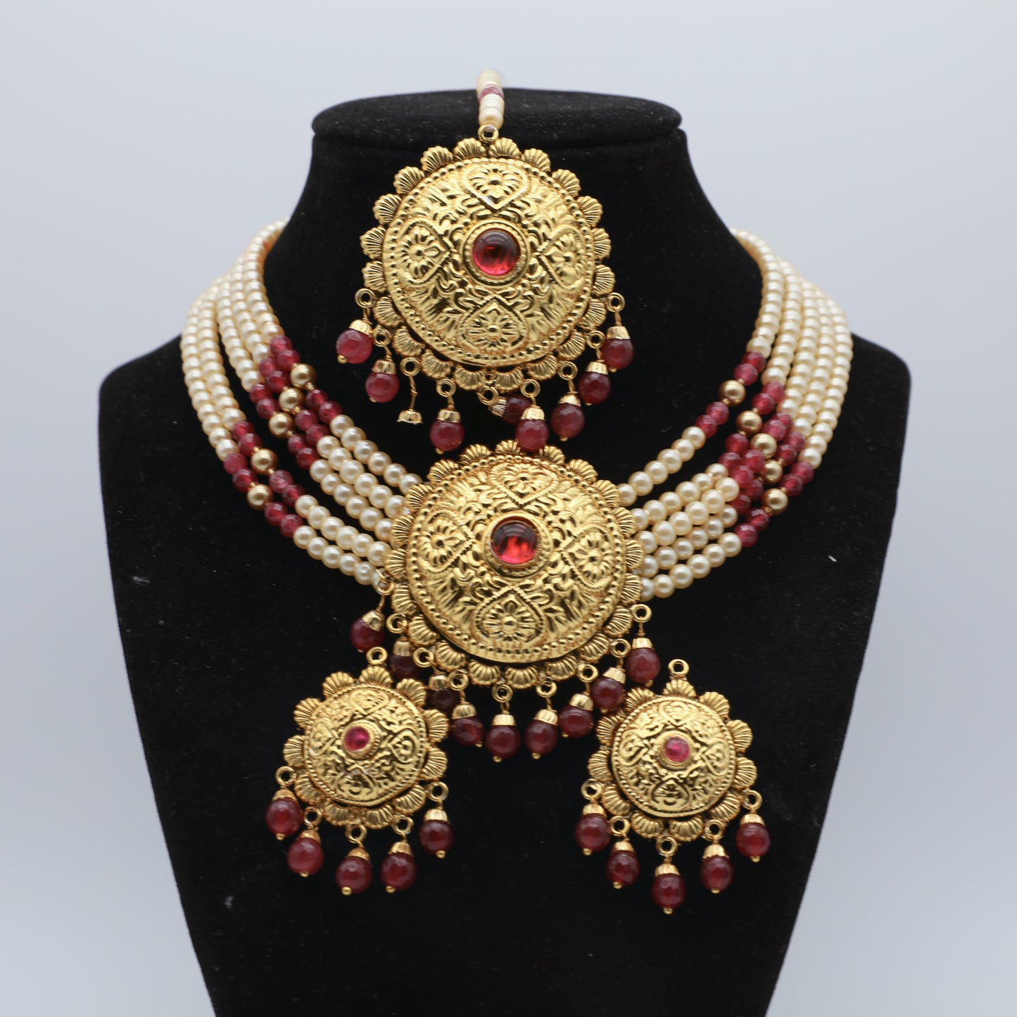 Gold-Plated Ruby Set – Necklace & Earrings 👑✨