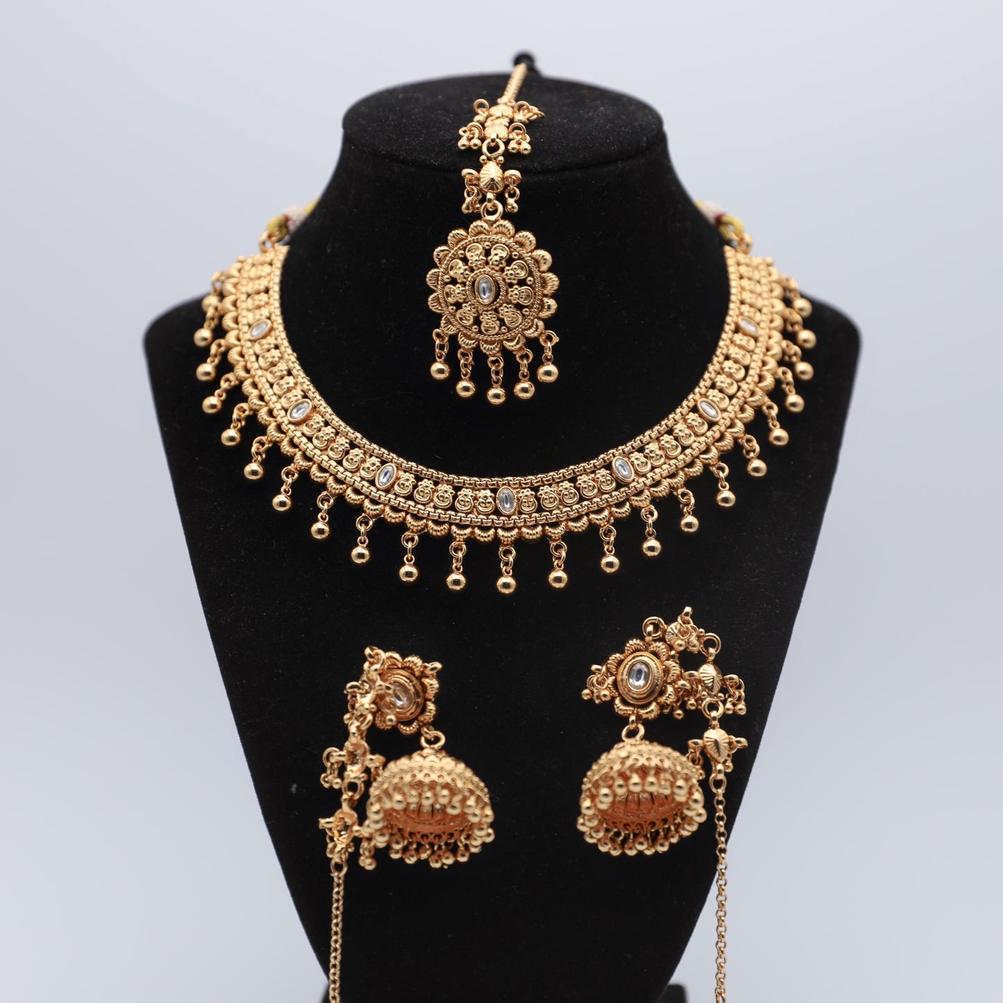🤍 White Gold-Plated Premium Set – Necklace, Saharara Earrings & Tikka
