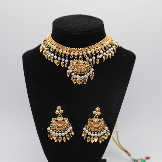 🤍 White Gold-Plated Antique Premium Set – Necklace & Earrings